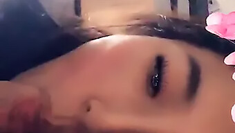 아시아 미인이 Snapchat에서 놀라운 오랄 쾌감을 선사합니다