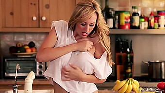 เด็กวัยรุ่น Brett Rossi ถูกเย็ดอย่างแรงในวิดีโอ Hd